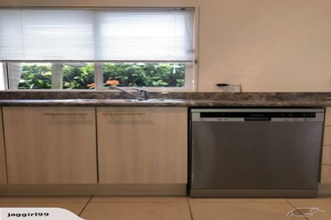 Photo of property in 4a/3 Corrella Road, Belmont, Auckland, 0622