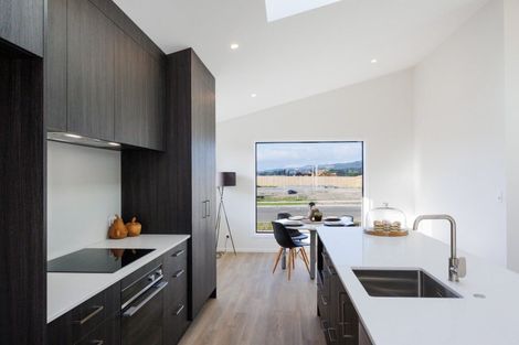 Photo of property in 75 Atlantic Drive, Fitzherbert, Palmerston North, 4410