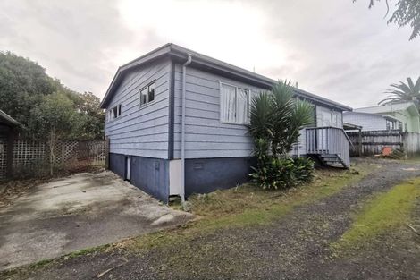 Photo of property in 2/18 Craigbank Avenue, New Lynn, Auckland, 0600