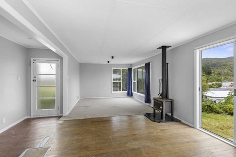 Photo of property in 4 Parenga Street, Wainuiomata, Lower Hutt, 5014