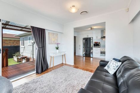 Photo of property in 1 Newington Road, Henderson, Auckland, 0612