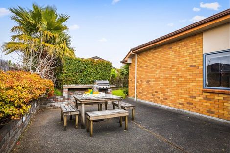 Photo of property in 8 Russett Grove, Henderson, Auckland, 0612