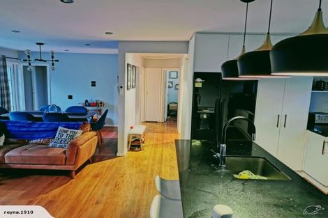 Photo of property in 17 Golf Road, New Lynn, Auckland, 0600