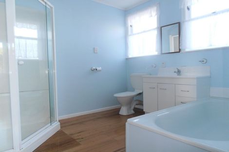 Photo of property in 105 Bond Crescent, Forrest Hill, Auckland, 0620