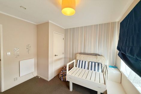 Photo of property in 20 Reynard Terrace, Conifer Grove, Takanini, 2112