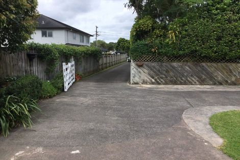 Photo of property in 7 Vardon Road, Green Bay, Auckland, 0604
