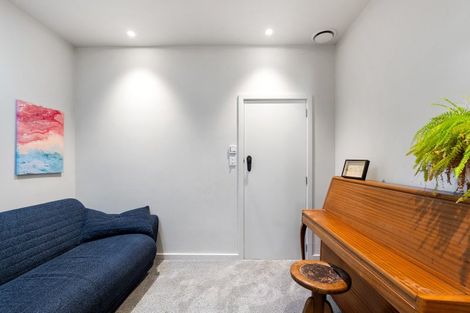 Photo of property in 32 Rona Street, Eastbourne, Lower Hutt, 5013