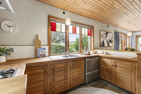 Photo of property in 1 Valley Street, Island Bay, Wellington, 6023