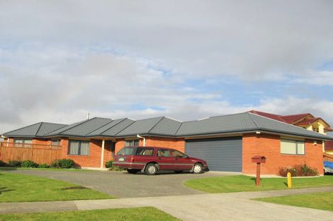 Photo of property in 12 Sycamore Crescent, Fitzherbert, Palmerston North, 4410