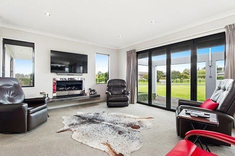 Photo of property in 5 Gleaming Place, Waiuku, 2123