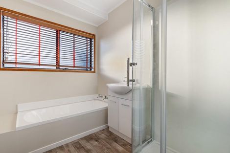 Photo of property in 40 West Harbour Drive, West Harbour, Auckland, 0618