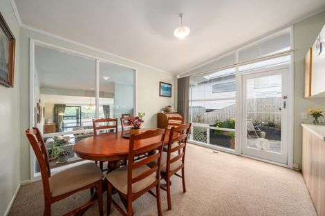 Photo of property in 17 Silverbirch Grove, Churton Park, Wellington, 6037