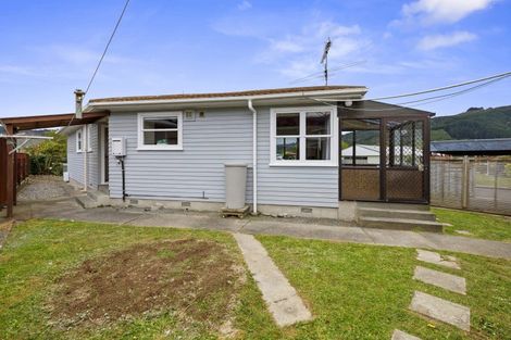 Photo of property in 2 Whirinaki Crescent, Heretaunga, Upper Hutt, 5018