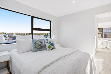 Photo of property in 15 Locket Road, Glenfield, Auckland, 0629