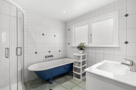 Photo of property in 36 Sutherland Crescent, Melrose, Wellington, 6023