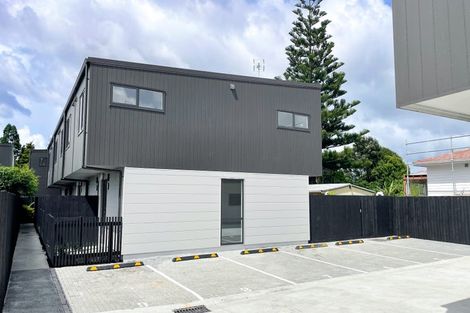 Photo of property in 8/2 Stokes Avenue, Te Atatu Peninsula, Auckland, 0610
