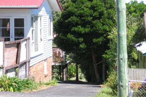 Photo of property in 2/37 Kia Ora Road, Beach Haven, Auckland, 0626