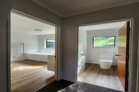 Photo of property in 18 Arden Place, Oakura, 4314