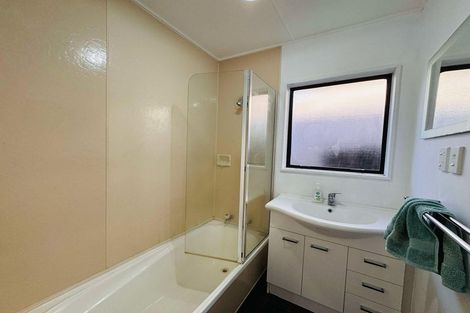 Photo of property in 4 Newland Court, Palmerston North, 4410
