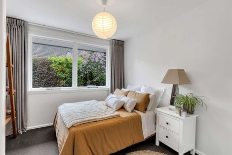 Photo of property in 33 Kent Lodge Avenue, Avonhead, Christchurch, 8042