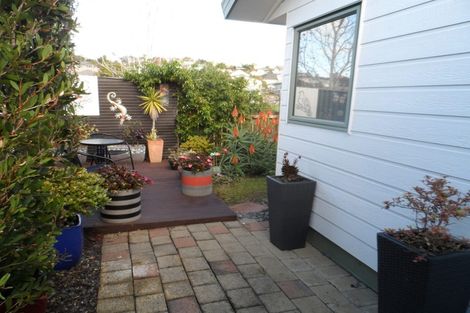 Photo of property in 2/14 Knott Road, Stanmore Bay, Whangaparaoa, 0932