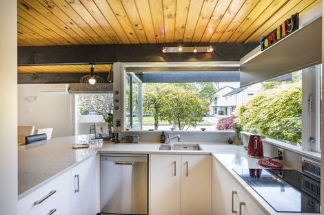 Photo of property in 11 Chilton Grove, Hokowhitu, Palmerston North, 4410