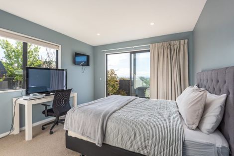Photo of property in 2 Inverness Lane, Redcliffs, Christchurch, 8081
