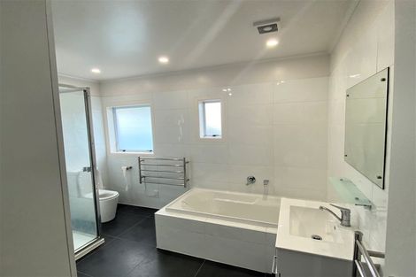 Photo of property in 8 Hunua Road, Papakura, 2110