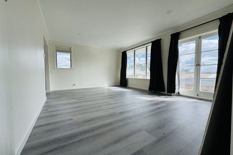 Photo of property in 75 Awaroa Road, Sunnyvale, Auckland, 0612