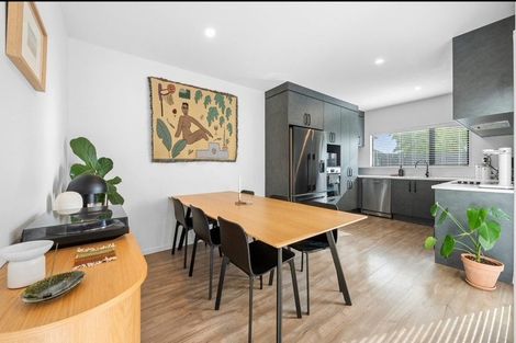 Photo of property in 15 Korama Lane, New Lynn, Auckland, 0600