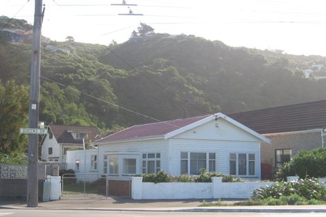 Photo of property in 224 Queens Drive, Lyall Bay, Wellington, 6022