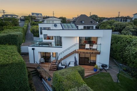 Photo of property in 2/11 Belleview Terrace, Mount Pleasant, Christchurch, 8081