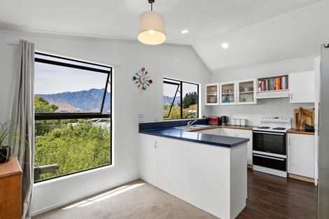 Photo of property in 9b Dart Place, Fernhill, Queenstown, 9300