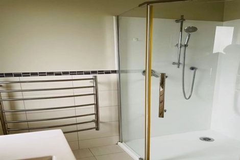 Photo of property in 23 Trias Road, Totara Vale, Auckland, 0629