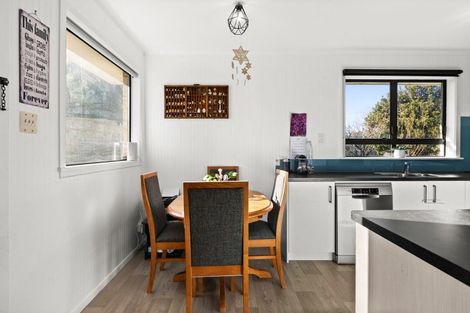 Photo of property in 2/71 Meeanee Road, Taradale, Napier, 4112