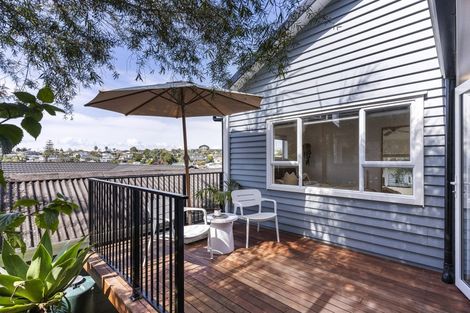 Photo of property in 1/27 Kiteroa Terrace, Rothesay Bay, Auckland, 0630