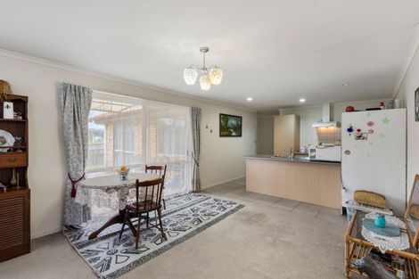 Photo of property in 37 Cabeleigh Drive, Helensville, 0800