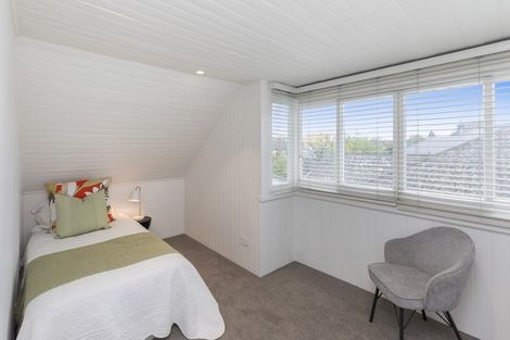 Photo of property in 111 Saint Andrews Square, Strowan, Christchurch, 8052