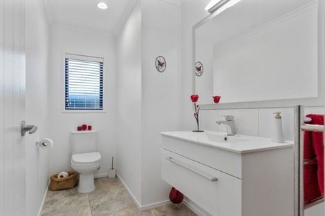 Photo of property in 13 Parkland Rise, Omokoroa, 3114