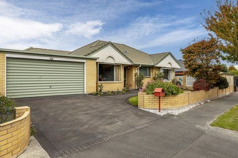 Photo of property in 15 Showgate Avenue, Sockburn, Christchurch, 8042