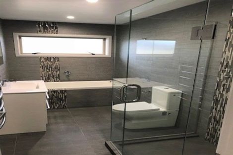 Photo of property in 37 Riverglade Parkway, Te Atatu South, Auckland, 0610