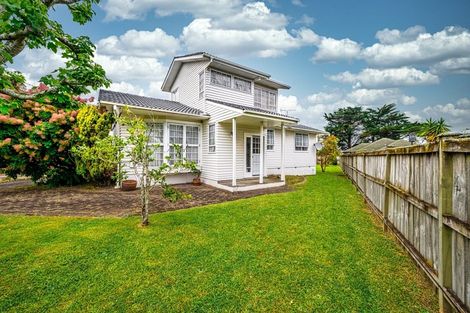 Photo of property in 109 Edgewater Drive, Pakuranga, Auckland, 2010