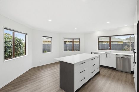 Photo of property in 4 Glen Loch Place, Paraparaumu, 5032