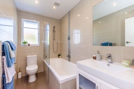 Photo of property in 1 Hadfield Place, Paraparaumu Beach, Paraparaumu, 5032