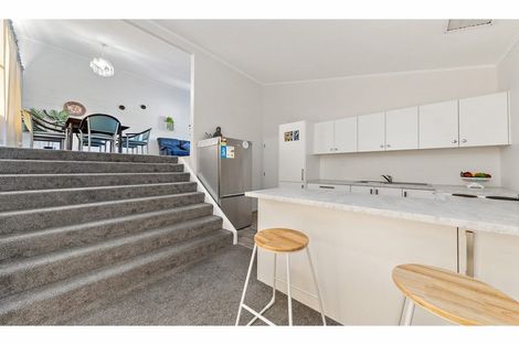 Photo of property in 61 Landsdowne Terrace, Cashmere, Christchurch, 8022