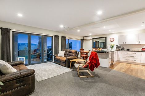 Photo of property in 8 Paremata Drive, Paremata, Porirua, 5024