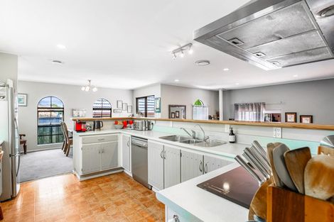 Photo of property in 48 Te Atatu Road, Te Atatu South, Auckland, 0610