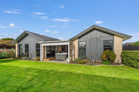 Photo of property in 45 Golf Vue Place, Castlecliff, Whanganui, 4501