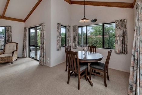 Photo of property in 74 One Tree Point Road, One Tree Point, 0118