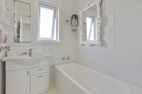 Photo of property in 57c Anglers Avenue, Warea, New Plymouth, 4381